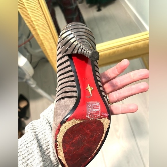 🔥Cesare Paciotti, Exquisite Suede Heels in Soft Charcoal,Woman’s Size 37.5, EUC - Picture 9 of 10